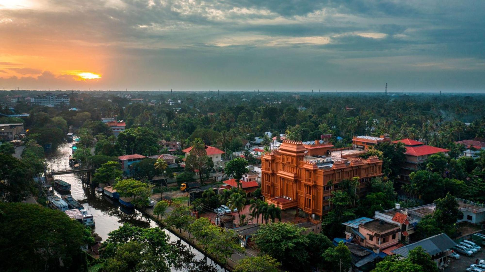 Haveli Backwater Resort Alappuzha Exterior photo